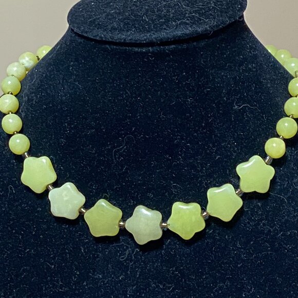 Starry Night Necklace, Lemon Yellow Star-Shape Serpentine Beaded Choker - Picture 3 of 15